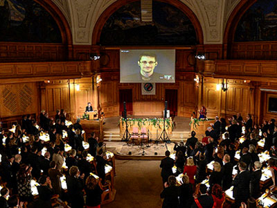 Στον Σνόουντεν απονεμήθηκε το εναλλακτικό βραβείο Νόμπελ Στον Σνόουντεν απονεμήθηκε το εναλλακτικό βραβείο Νόμπελ